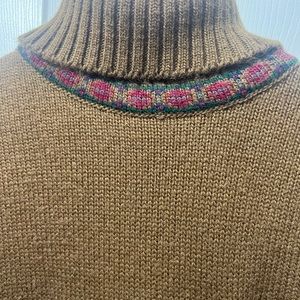 Turtleneck sweater with pocket